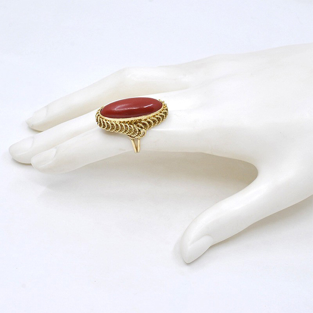 Anillo En Oro 18K Y Coral Anillo En Oro 18K Y Coral
