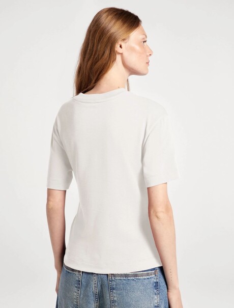 BLUSA CON DETALLE DE LAZO BEIGE
