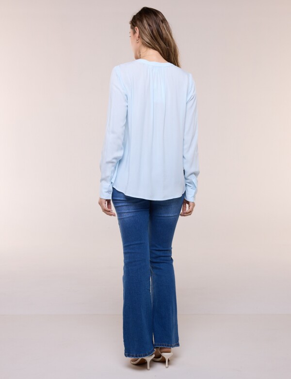 Blusa Fluida Escote En V Con Pliegue Central CELESTE CLARO