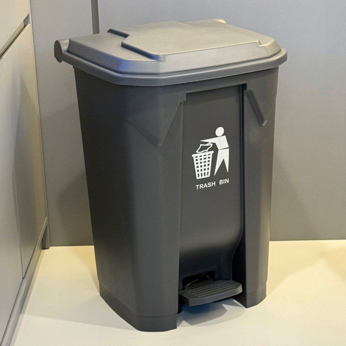 Contenedor de Basura Plástico con Pedal 80L 