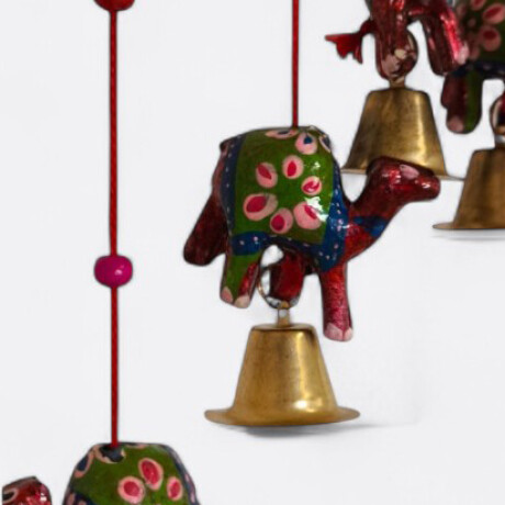 Campana de Viento Oriental Camello
