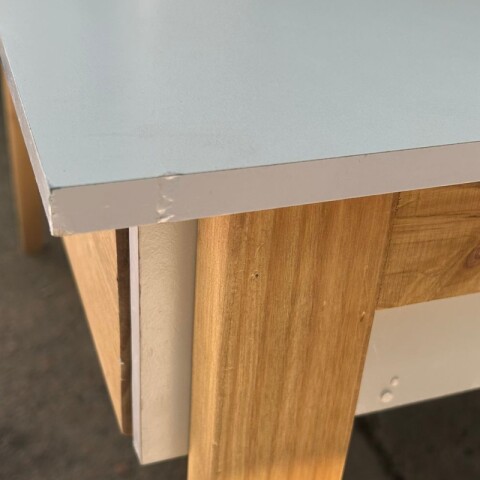 [OUTLET] Escritorio Armado 1 cajón Combinada con Patas en Madera - MDP - Linea Melilla [SOLO RETIRO EN EL LOCAL] [OUTLET] Escritorio Armado 1 cajón Combinada con Patas en Madera - MDP - Linea Melilla [SOLO RETIRO EN EL LOCAL]