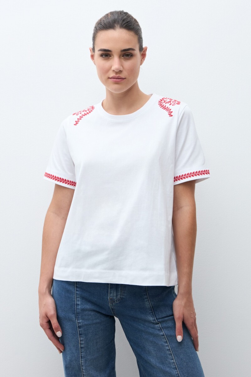 Remera con bordado boho blanco