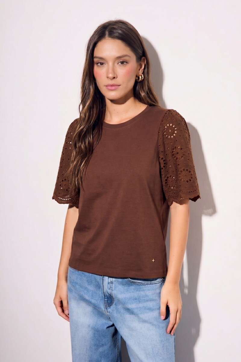 Remera Algodón Peinado Y Calados Chocolate