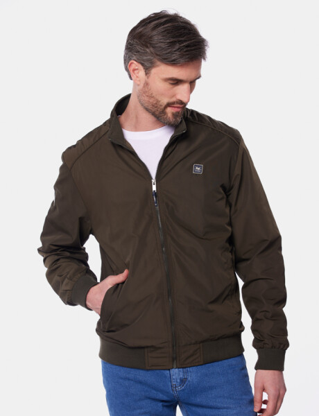 CAMPERA LIVIANA CON PUÑOS Verde