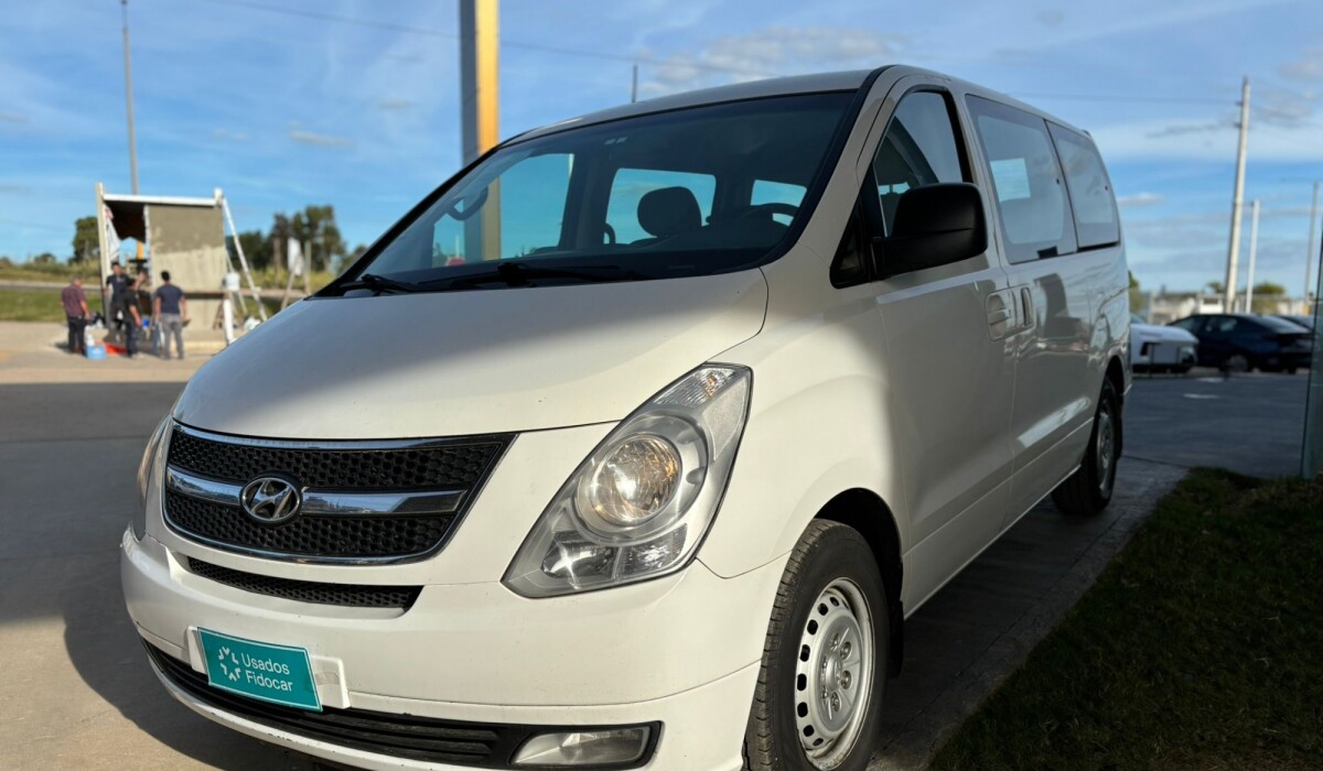 Hyundai H1 12Plz Minibus Diesel - 2014 Hyundai H1 12Plz Minibus Diesel - 2014