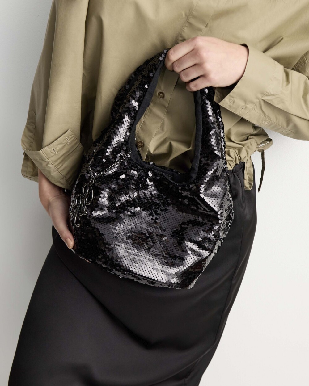 Cartera al hombro Poolside en paillette metalizado Negro