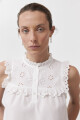 Top con broderie y volados blanco