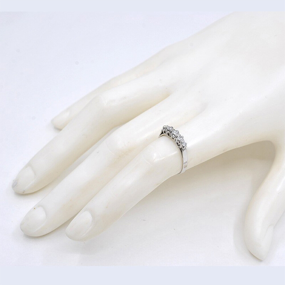 Anillo Antiguo En Oro 18K Blanco Y Brillantes Anillo Antiguo En Oro 18K Blanco Y Brillantes