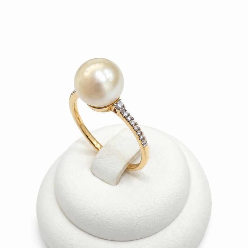 Anillo con Perla y Brillantes Oro 18kt Anillo con Perla y Brillantes Oro 18kt