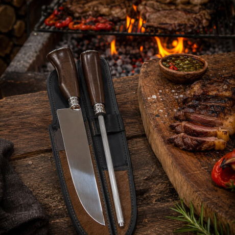 Set de Asado Artesanal - Cuchillo y Chaira Parrillero con Estuche y Mango en Madera N°9 Set de Asado Artesanal - Cuchillo y Chaira Parrillero con Estuche y Mango en Madera N°9
