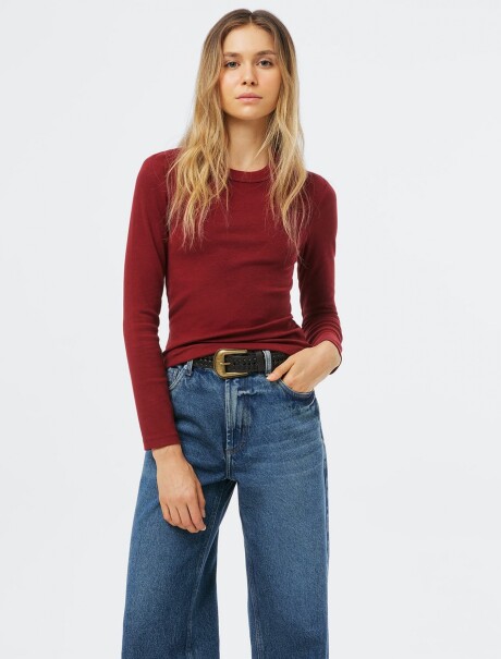 CAMISETA BÁSICA EN TELA ACANALADA BORDEAUX