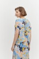 Blusa con estampa floral celeste