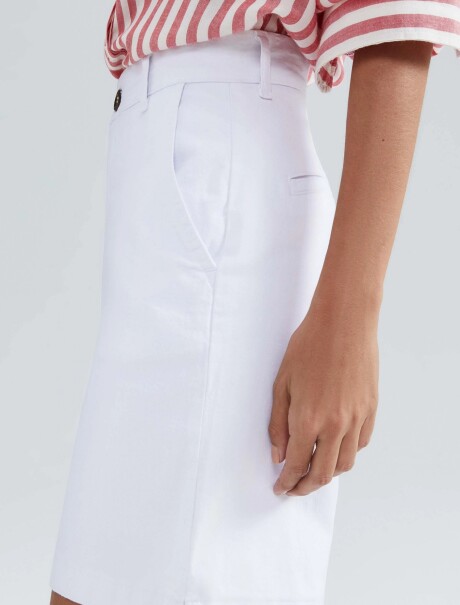 BERMUDA BÁSICA DE SARGA MODELO CHINO BERMUDA FEM