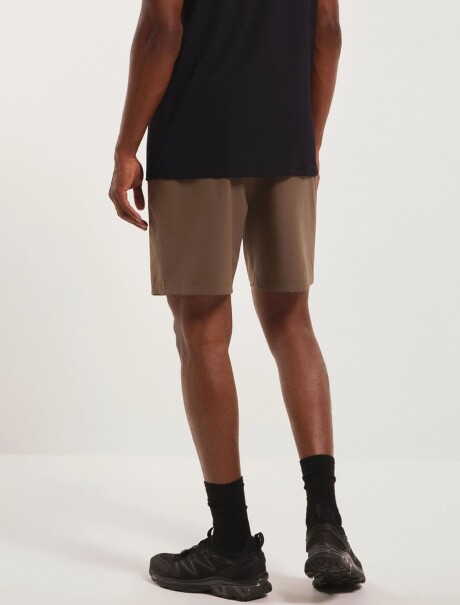 BERMUDA SPORT CON BOLSILLOS MARRÓN