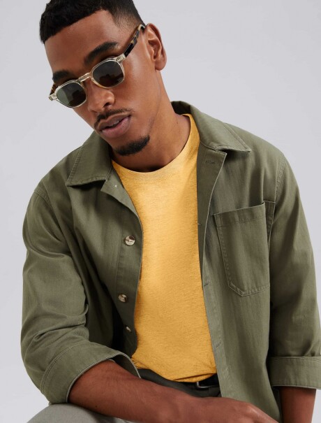 CAMISETAS BÁSICAS REGULAR WORLD AMARILLO