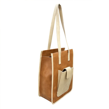 Matera en simil con bolsillo frontal Whisky con beige