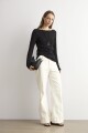 Remera escote bote negro