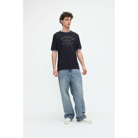 Remera Mikel Negro