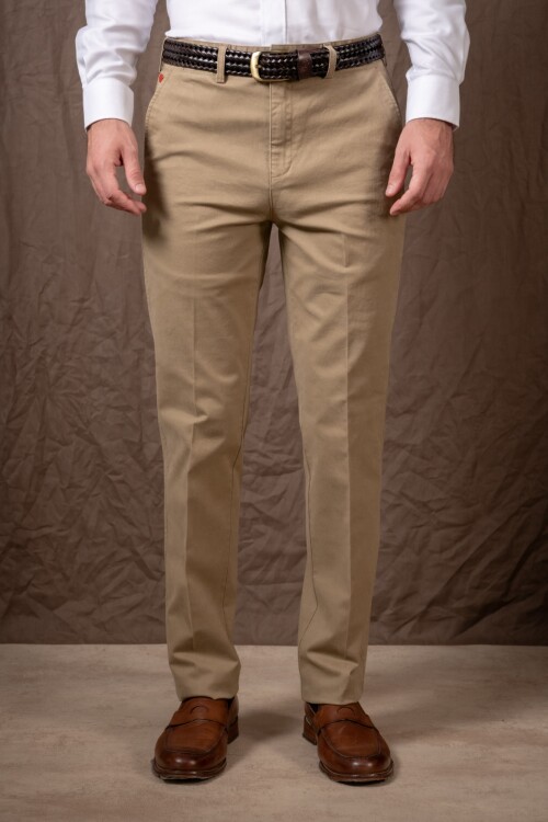 Pantalón gabardina clásico Tostado