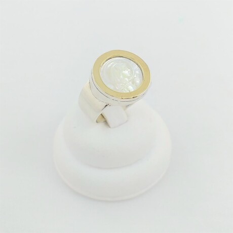 Anillo de plata 925 con double de oro 18ktes y Nácar. Virgen niña. Anillo de plata 925 con double de oro 18ktes y Nácar. Virgen niña.