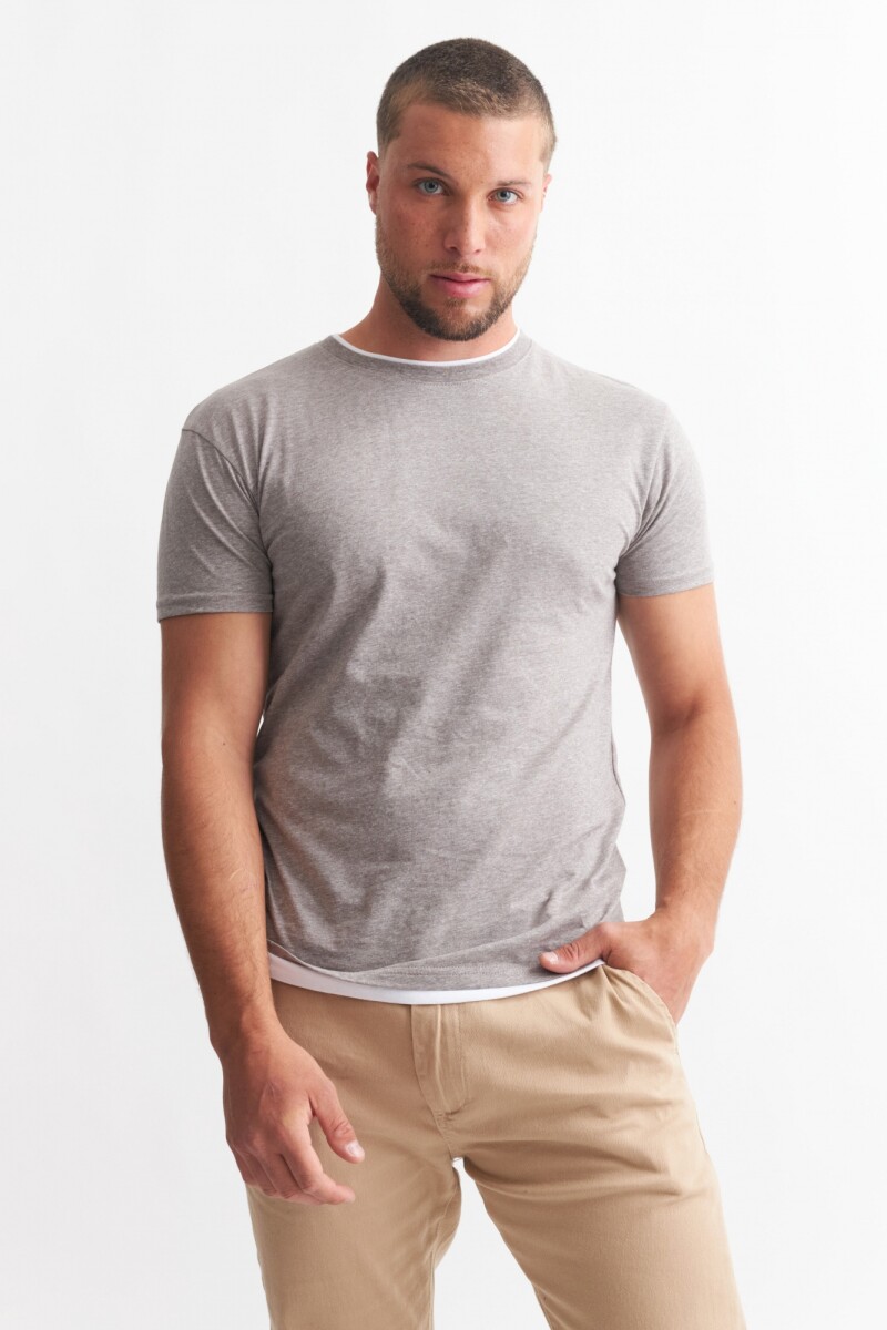 Remera con detalles a contratono GRIS CLARO