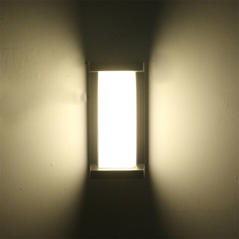 Aplique pared rect ngo 12W cálida 270° IP65 840lm ZU0346