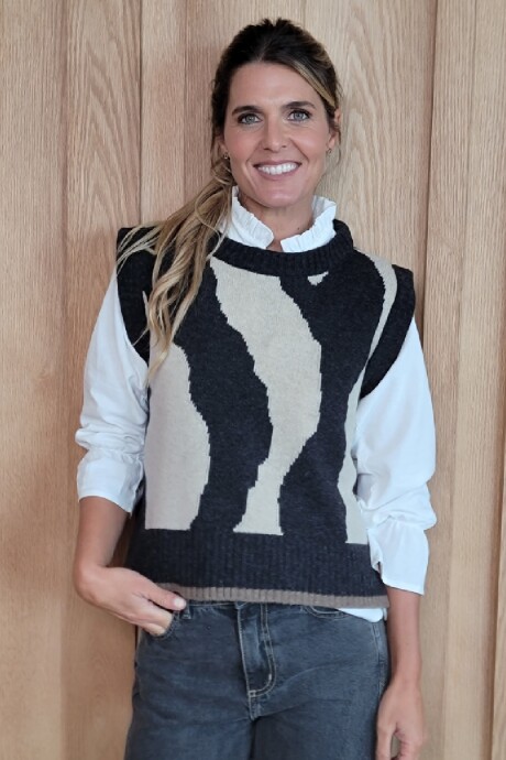 Chaleco Farm Charcoal Arena