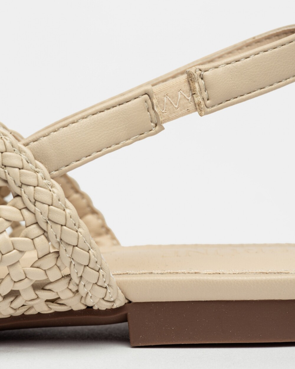 Mule Perla en efecto cuero liso Natural