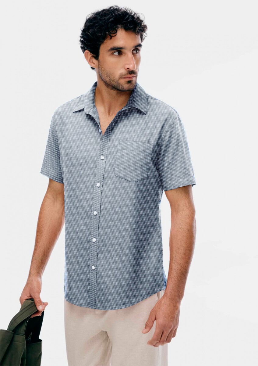 CAMISA MANGA CORTA CON ESTAMPADO - CELESTE 