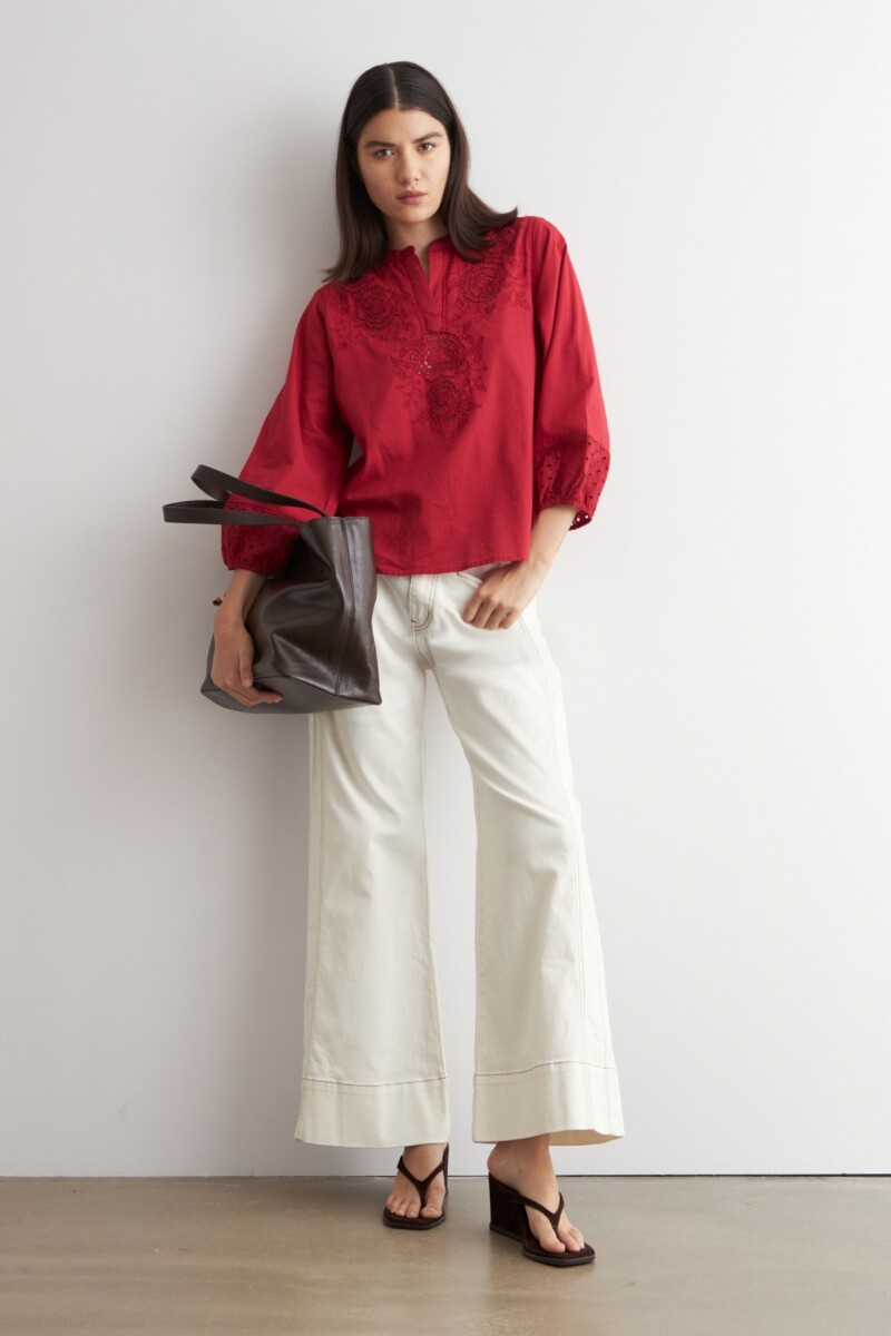 Blusa romantica bordada carmesí