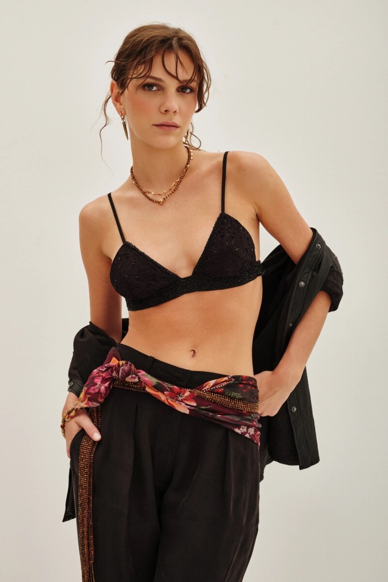 Crop Nusa Lace Negro