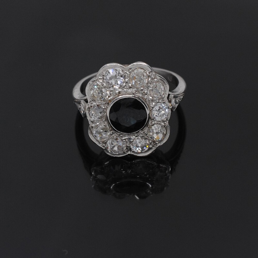 Anillo Antiguo En Platino, Zafiro Y Brillantes Anillo Antiguo En Platino, Zafiro Y Brillantes