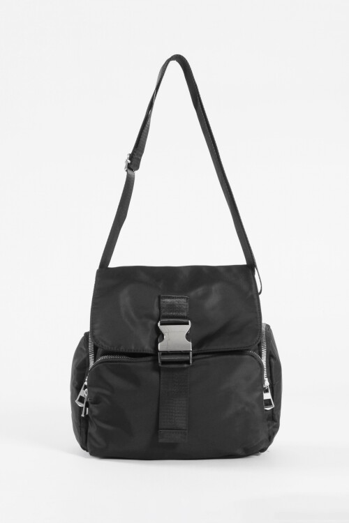 Bandolera de tela con tapa y hebilla negro