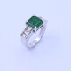 Anillo platino, esmeralda y 6 brillantes. Anillo platino, esmeralda y 6 brillantes.