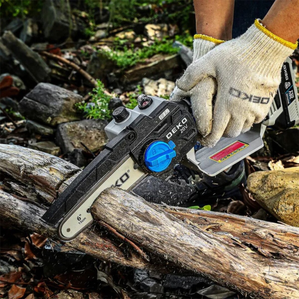 MINI MOTOSIERRA PODADORA A BATERIA 6" 20V DEKO 