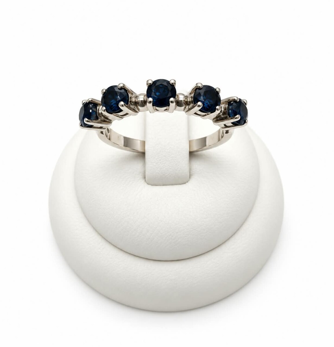 Anillo con cinco Zafiros 