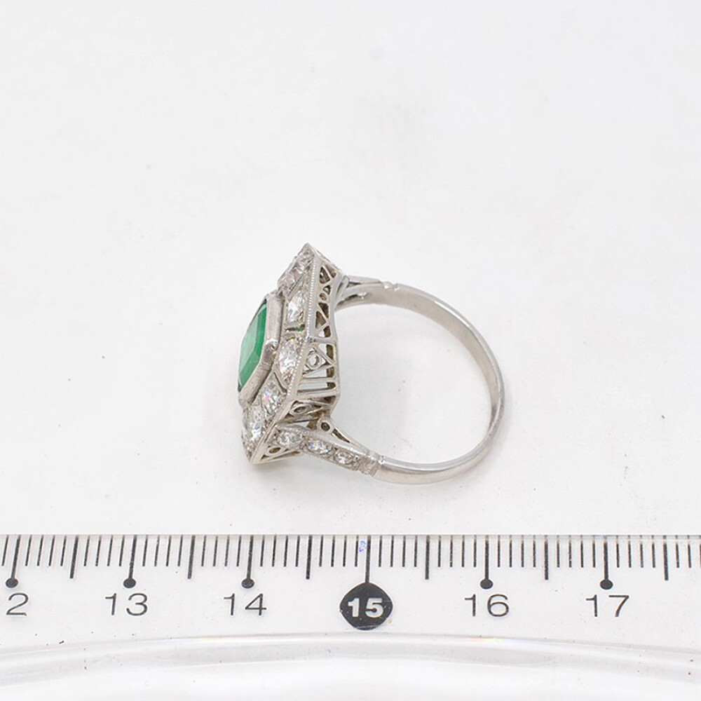 Anillo Platino con brillantes tallado antiguo y esmeralda Anillo Platino con brillantes tallado antiguo y esmeralda