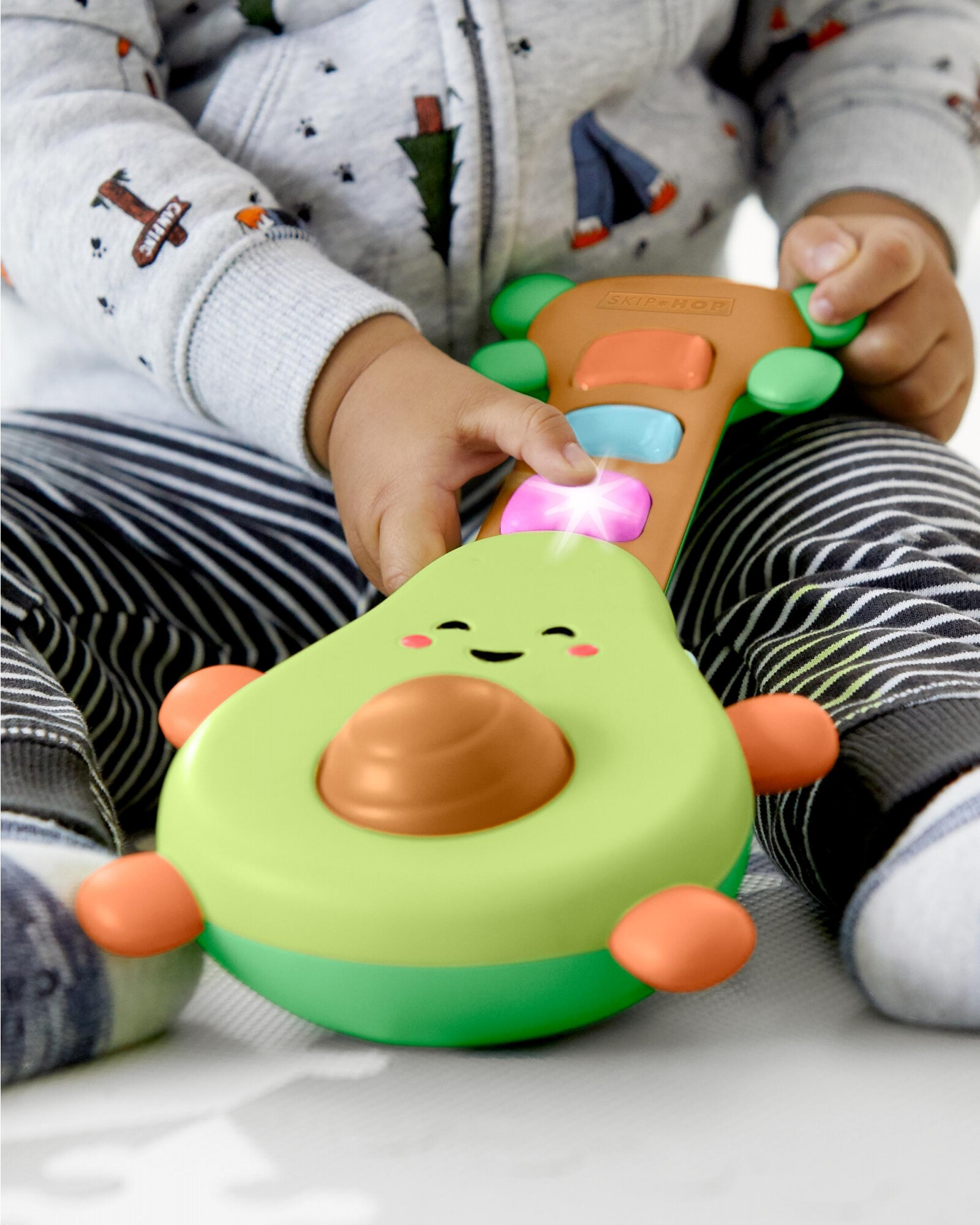 Guitarra infantil, diseño palta Guitarra infantil, diseño palta