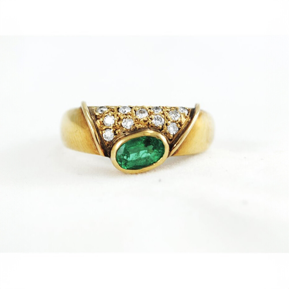 Anillo Oro 18K Con Esmeralda Y Brillantes Anillo Oro 18K Con Esmeralda Y Brillantes