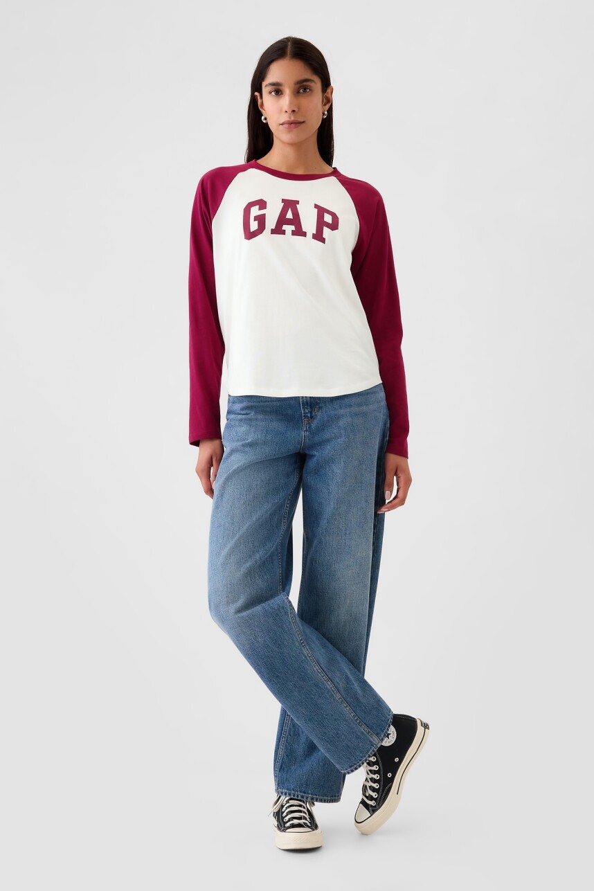 Remera Logo Gap Manga Larga Mujer Beet Red 19-2030 Tcx
