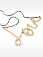 Collar Corto Con Piedras Love dorado