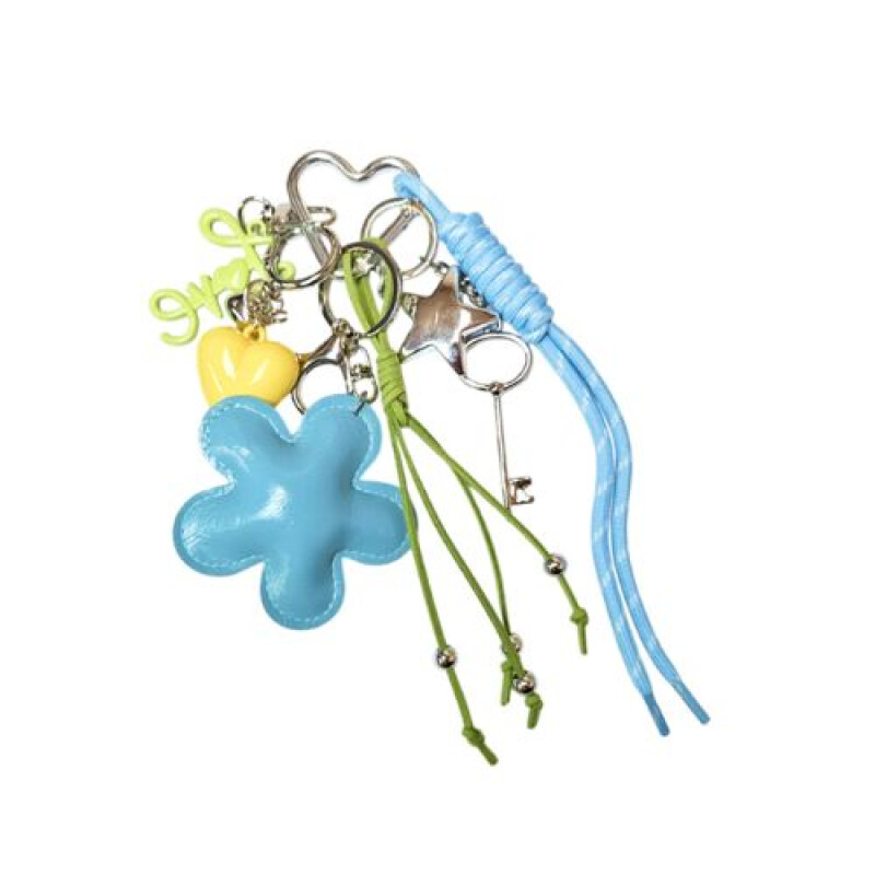 Llavero con Accesorios- Flor y Corazon Llavero Con Accesorios- Flor Y Corazon