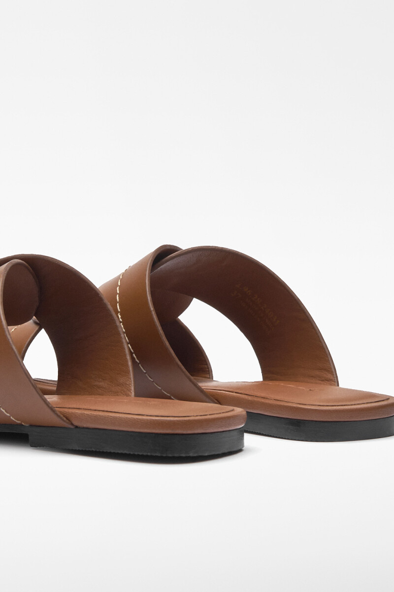 SANDALIA PLANA Cuero