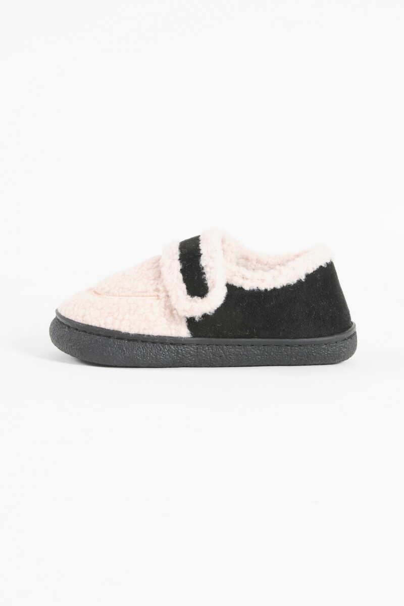 Pantufla corderito suede negro