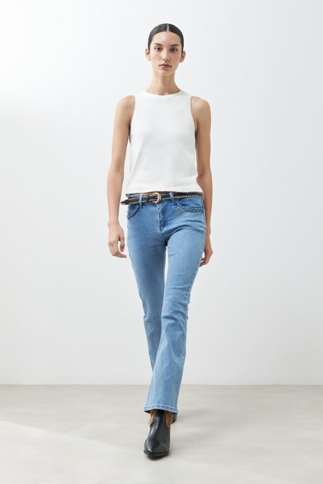 Jean bootcut Katy con detalle trenzado jean medio