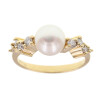 Anillo Malena de oro amarillo 18k con perlas de cultivo y ocho brillantes Anillo Malena de oro amarillo 18k con perlas de cultivo y ocho brillantes