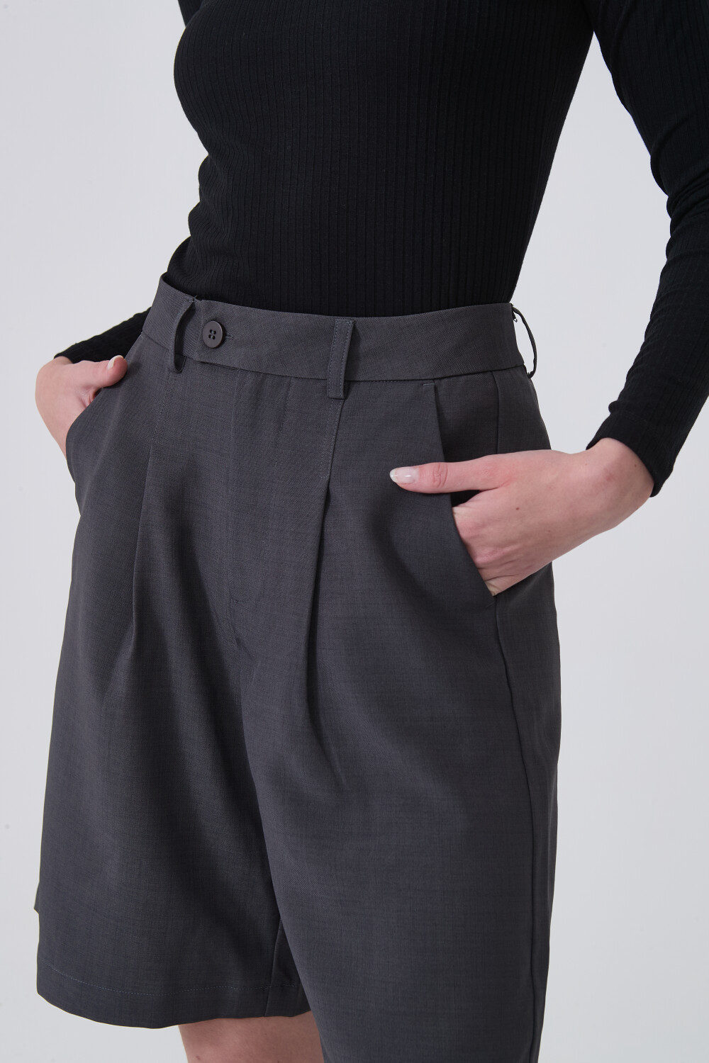 Bermuda Evarel Gris Medio