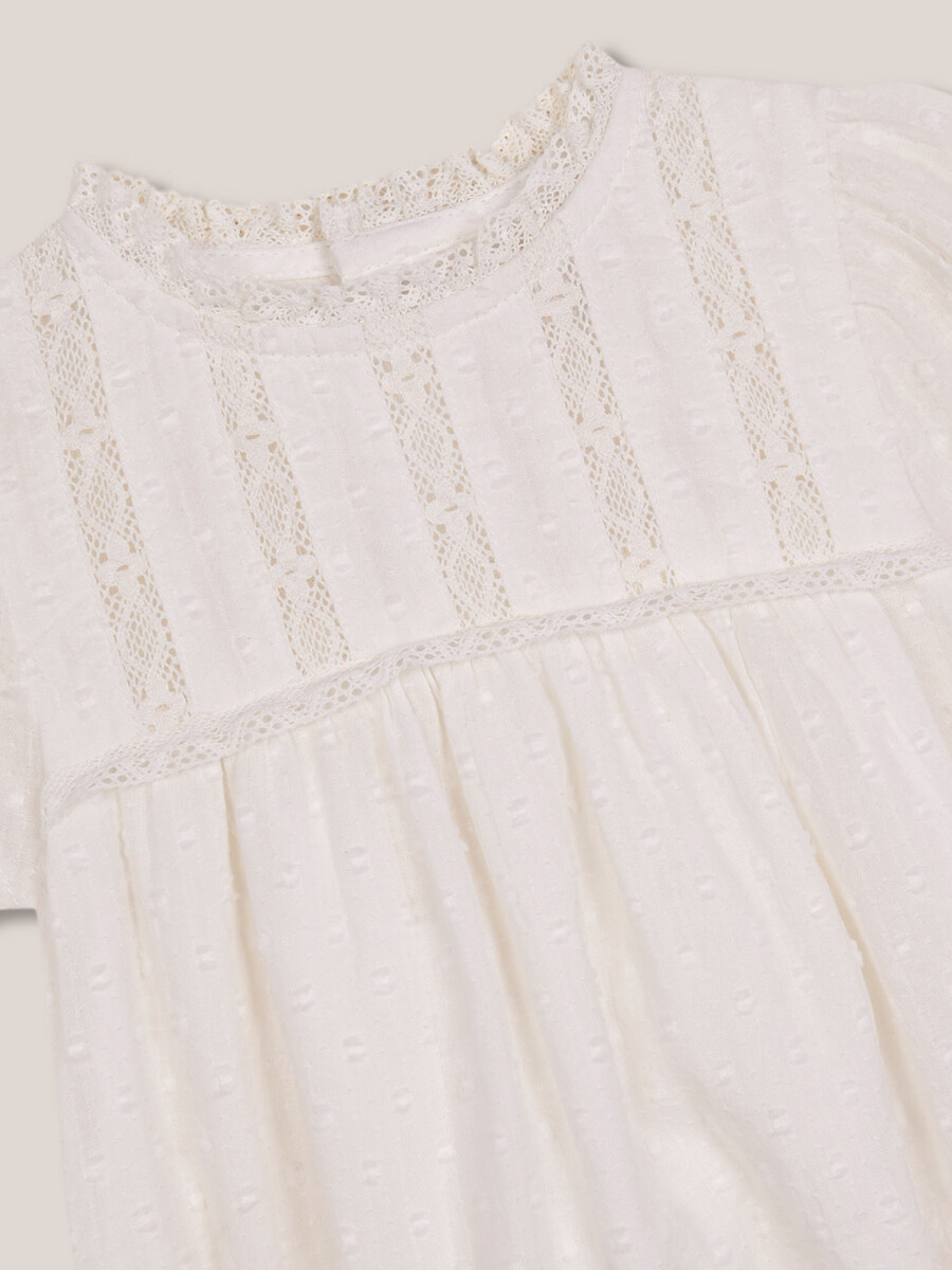 Ranita Con Tiras De Encaje Blanco