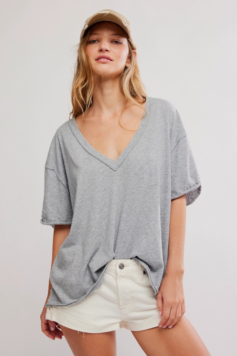 REMERA NINA V 